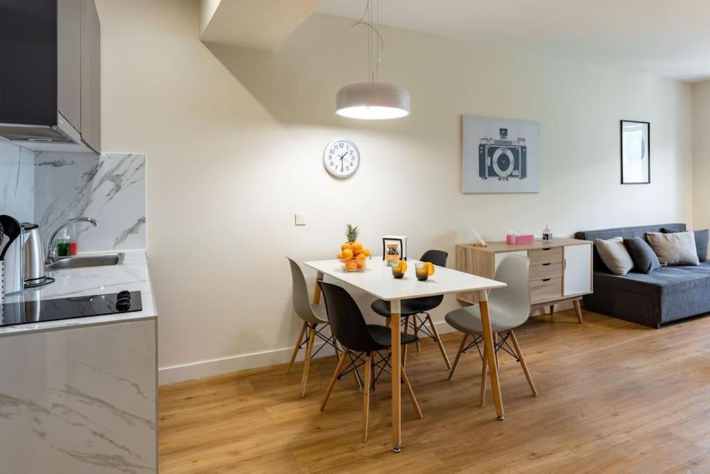 Large Comfy, Modern Studio 5 Min To Acropolis Athens Ngoại thất bức ảnh