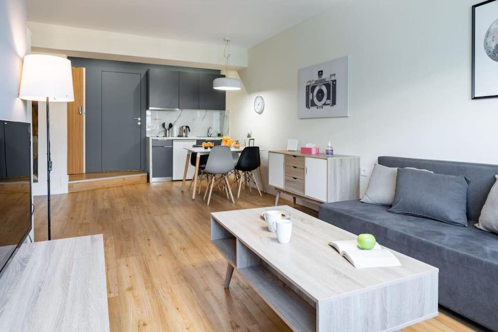 Large Comfy, Modern Studio 5 Min To Acropolis Athens Ngoại thất bức ảnh