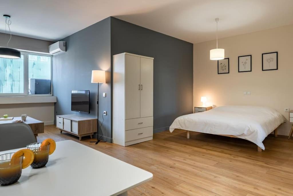 Large Comfy, Modern Studio 5 Min To Acropolis Athens Ngoại thất bức ảnh