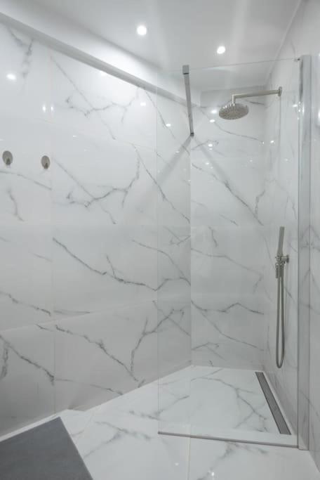 Large Comfy, Modern Studio 5 Min To Acropolis Athens Ngoại thất bức ảnh