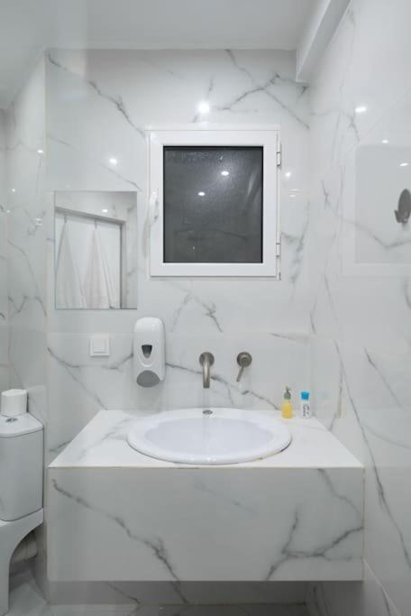Large Comfy, Modern Studio 5 Min To Acropolis Athens Ngoại thất bức ảnh
